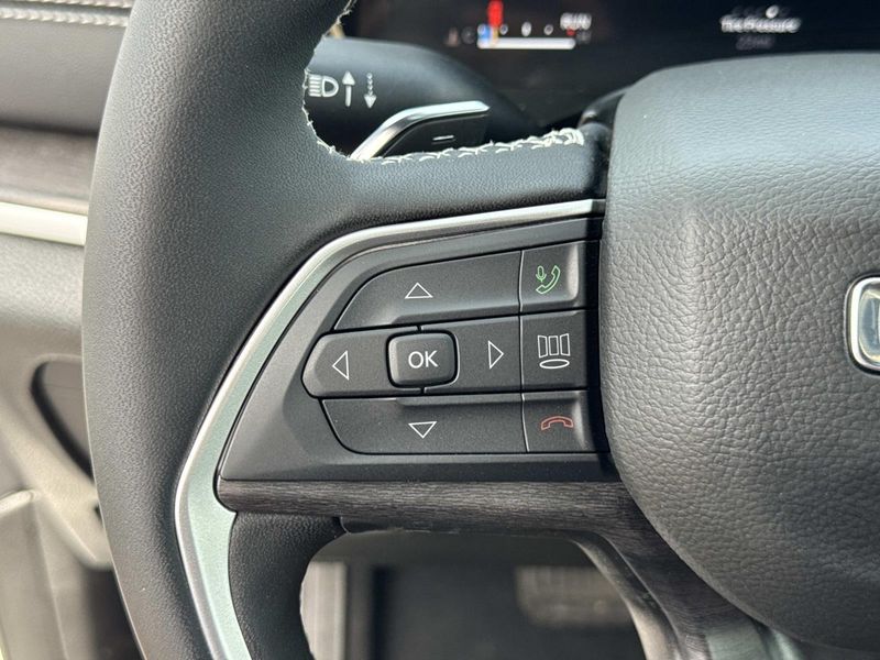 New 2026 Jeep Grand Cherokee Laredo Altitude 4x4