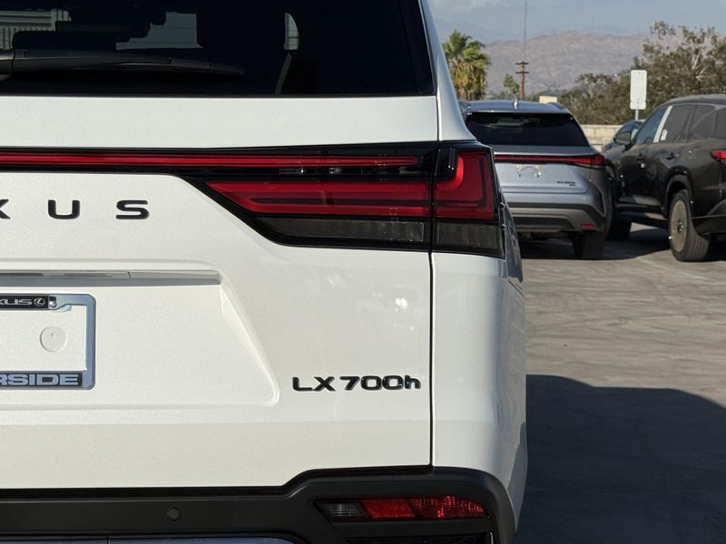New 2026 Lexus LX 700h F SPORT HandlingImage 13