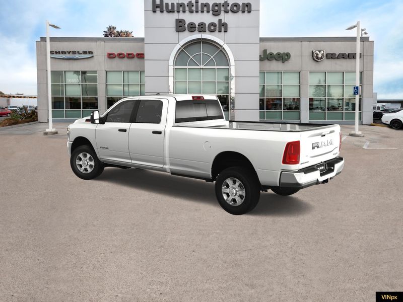 2025 RAM 3500 Big Horn Crew Cab 4x4 DuallyImage 4