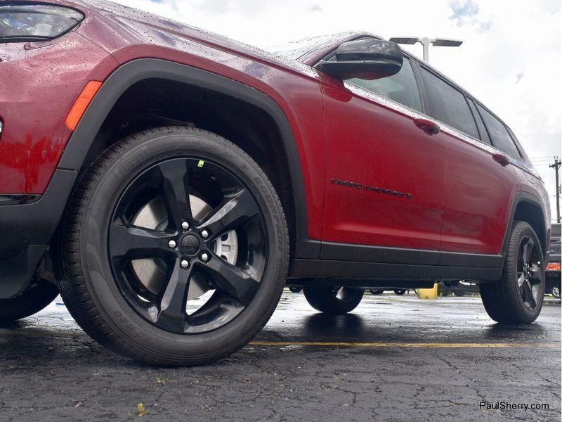 2025 Jeep Grand Cherokee L Limited 4x4Image 9