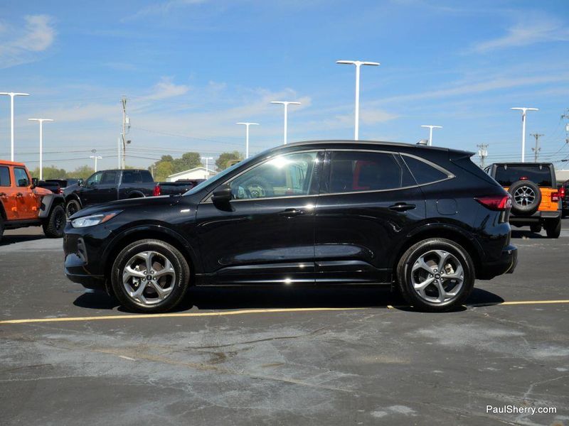2024 Ford Escape ST-Line photo 4