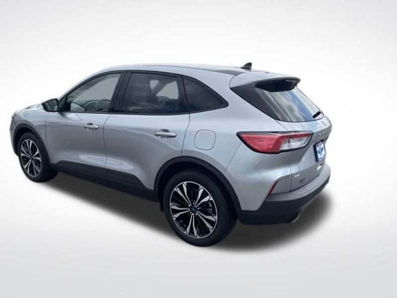 2022 Ford Escape SE photo 3