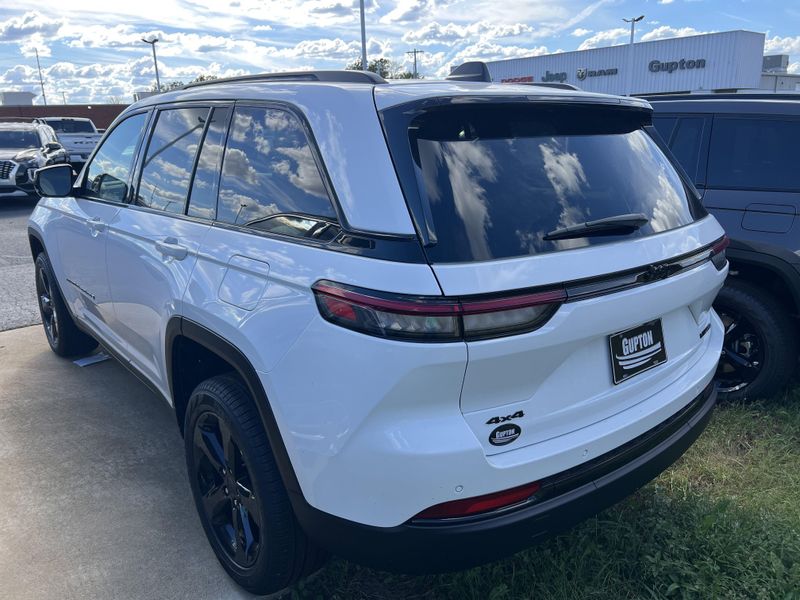 New 2025 Jeep Grand Cherokee Limited 4x4Image 9