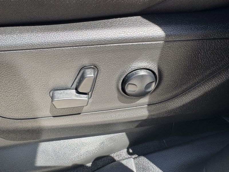 2025 RAM 1500 Big HornImage 17