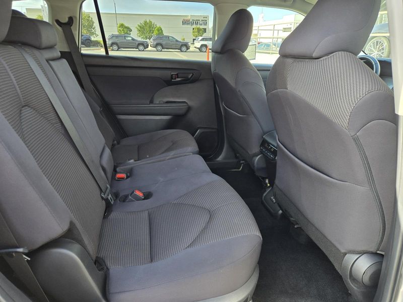 Used 2024 Toyota Highlander LE FWD (Natl)