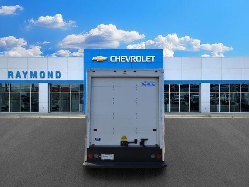 New 2026 Chevrolet Express 3500 Work VanImage 5