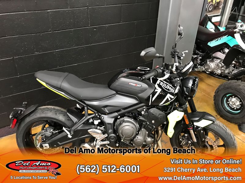 2024 Triumph TRIDENT 660  in a JET BLACK/TRIUMPH RACING YELLOW exterior color. Del Amo Motorsports of Long Beach (562) 362-3160 delamomotorsports.com 