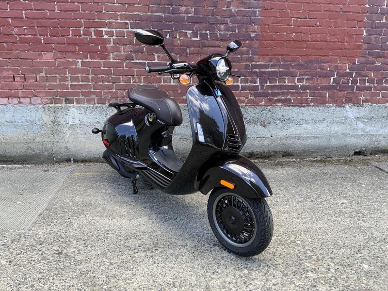 New 2026 Vespa 946 HORSE 