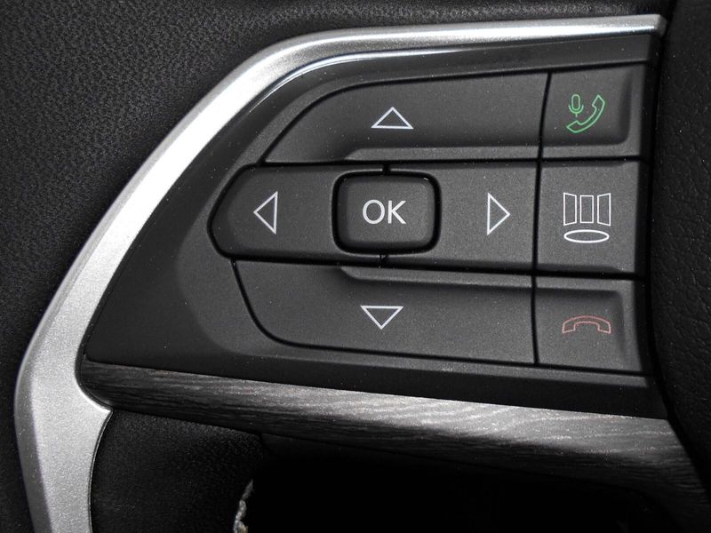 New 2025 Jeep Grand Cherokee L Limited 4x4Image 16