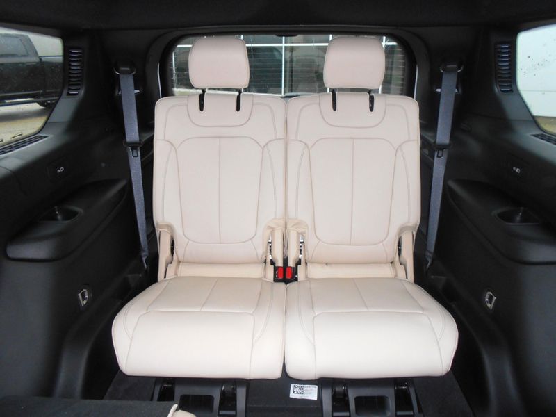 2025 Jeep Grand Cherokee L Limited 4x4Image 8