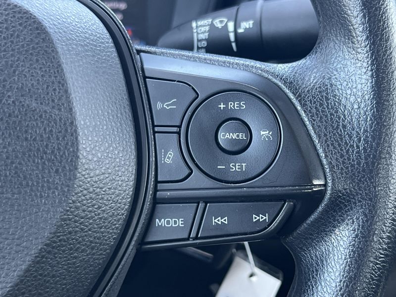 Used 2022 Toyota Corolla LEImage 10