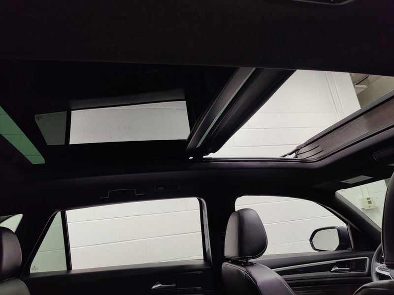 Used 2023 Volkswagen Atlas Cross Sport V6 SEL AWD w/Sunroof/NavImage 7