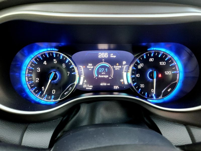 Used 2025 Chrysler Pacifica Select