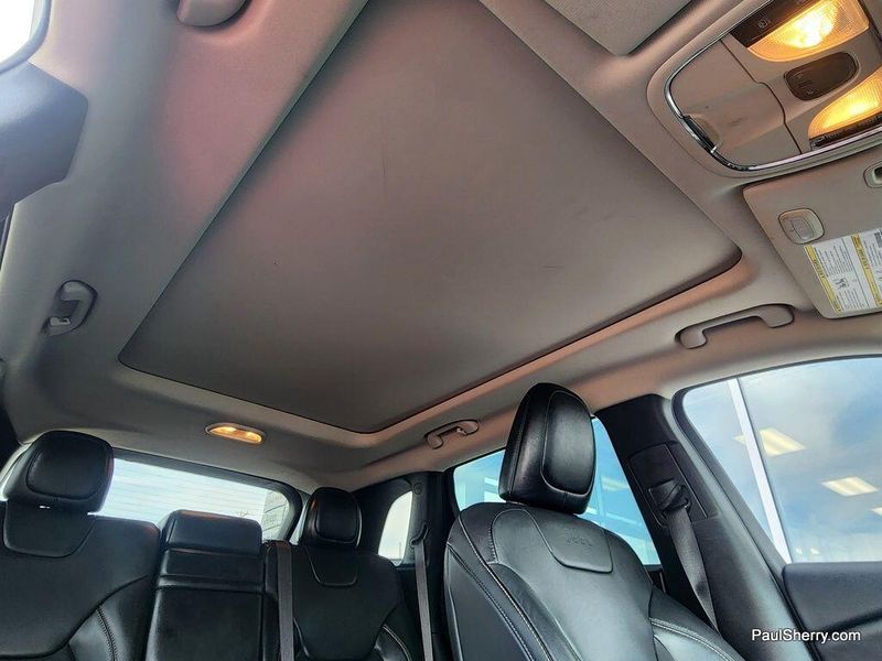 2016 Jeep Cherokee LimitedImage 35