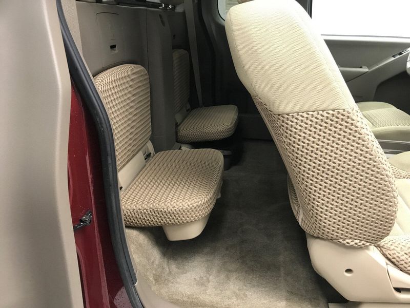 2015 Nissan Frontier SVImage 14