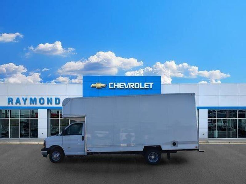 New 2026 Chevrolet Express 3500 Work VanImage 3
