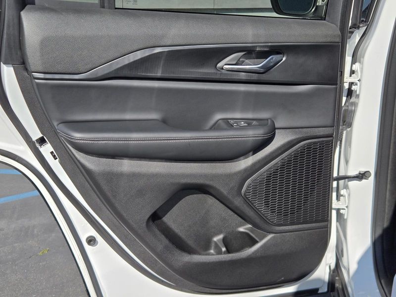 Used 2025 Jeep Grand Cherokee Laredo X 4x2