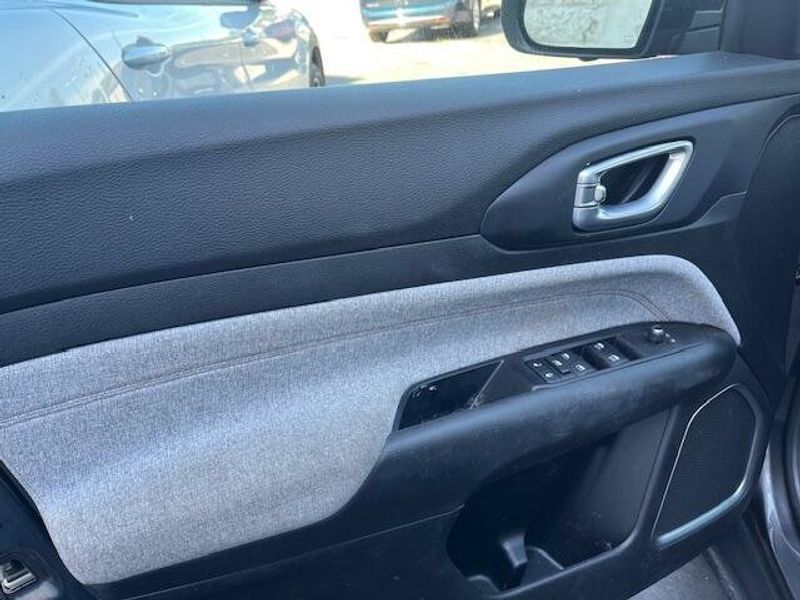 Used 2022 Jeep Compass Image 7