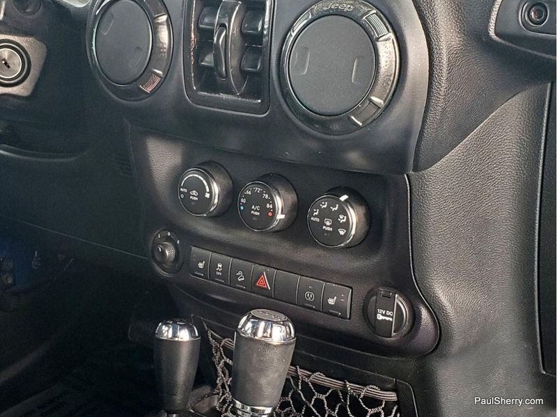 2015 Jeep Wrangler Unlimited SaharaImage 23