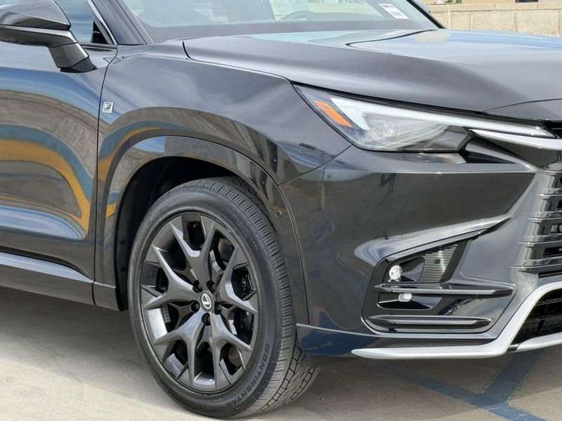 New 2026 Lexus TX 500h F SPORT Performance PremiumImage 4
