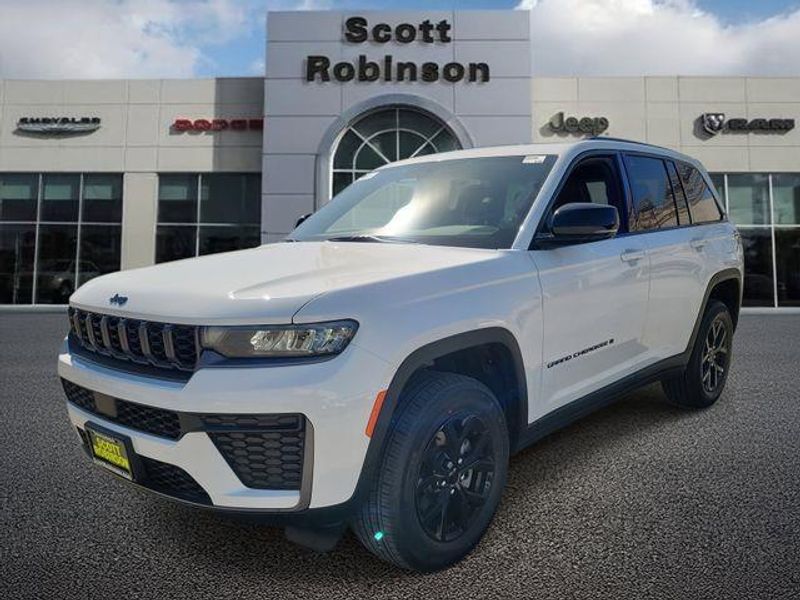 New 2026 Jeep Grand Cherokee Laredo Altitude 4x4