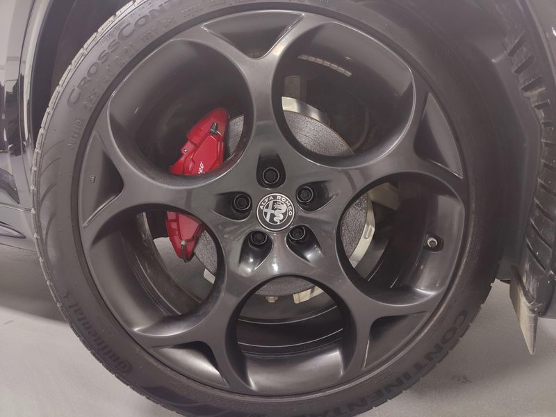 2024 Alfa Romeo Stelvio Veloce Premium AWD w/Activ AsstImage 8