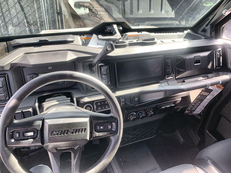 New 2026 Can-Am DEFENDER MAX LIMITED CAB HD11 Image 11