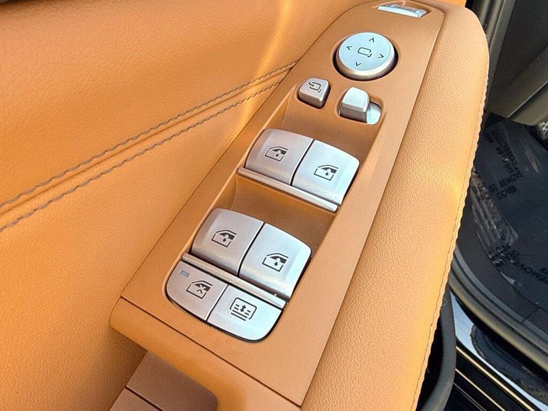 Used 2025 BMW X7 xDrive40iImage 19
