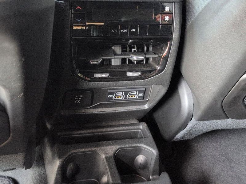 2024 Jeep Grand Cherokee L Altitude X 4x4Image 32
