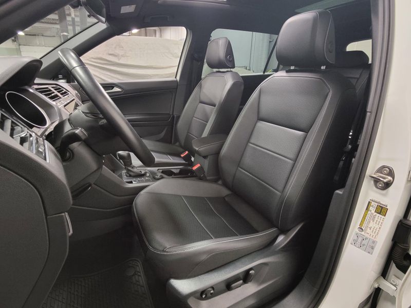 Used 2021 Volkswagen Tiguan SE AWD R-Line Black w/SunroofImage 15