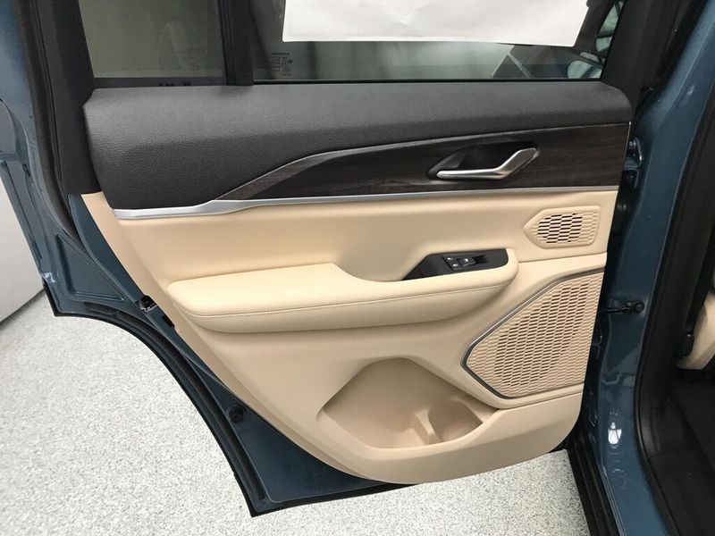 New 2026 Jeep Grand Cherokee Limited 4x4Image 8