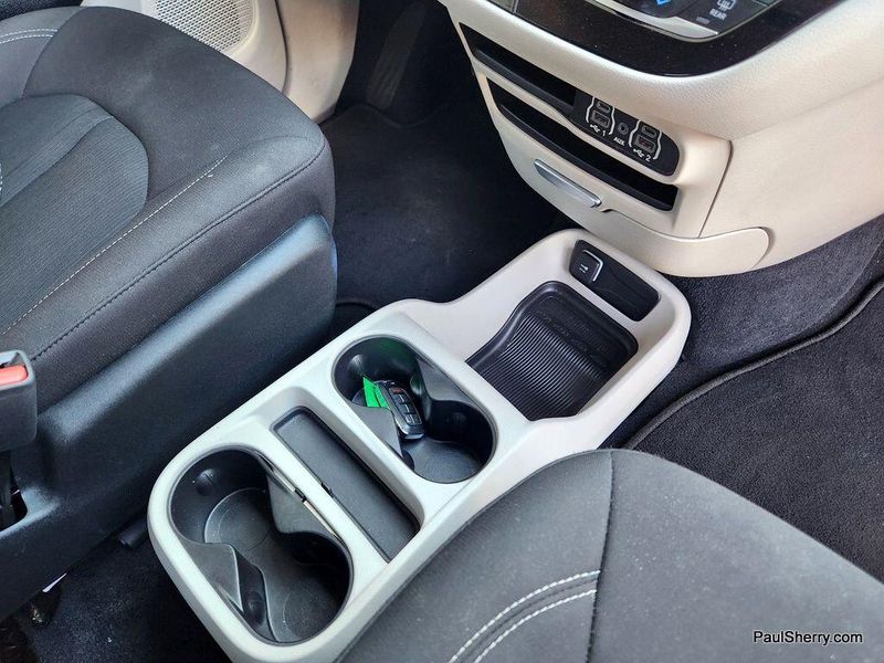 2022 Chrysler Voyager LXImage 48