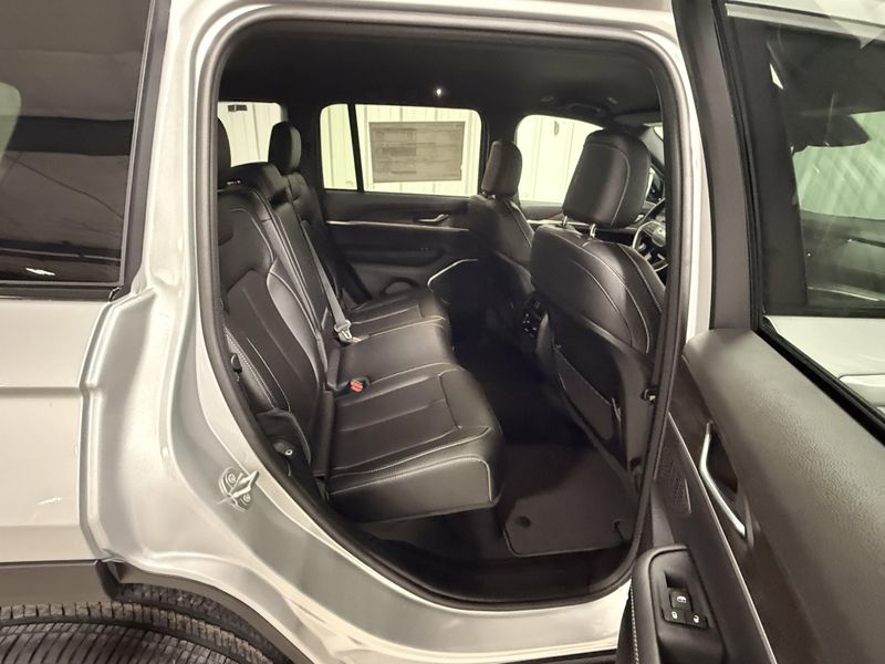 New 2026 Jeep Grand Cherokee Limited 4x4Image 13