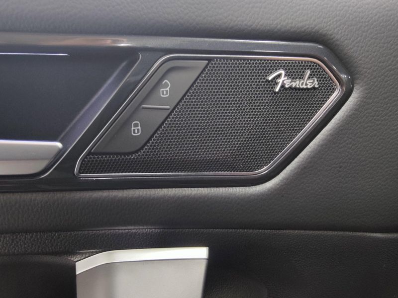 Used 2024 Volkswagen Tiguan AWD SEL R-Line w/Sunroof/NavImage 9