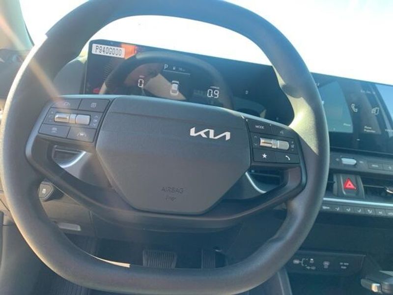Used 2025 Kia K4 LXImage 8