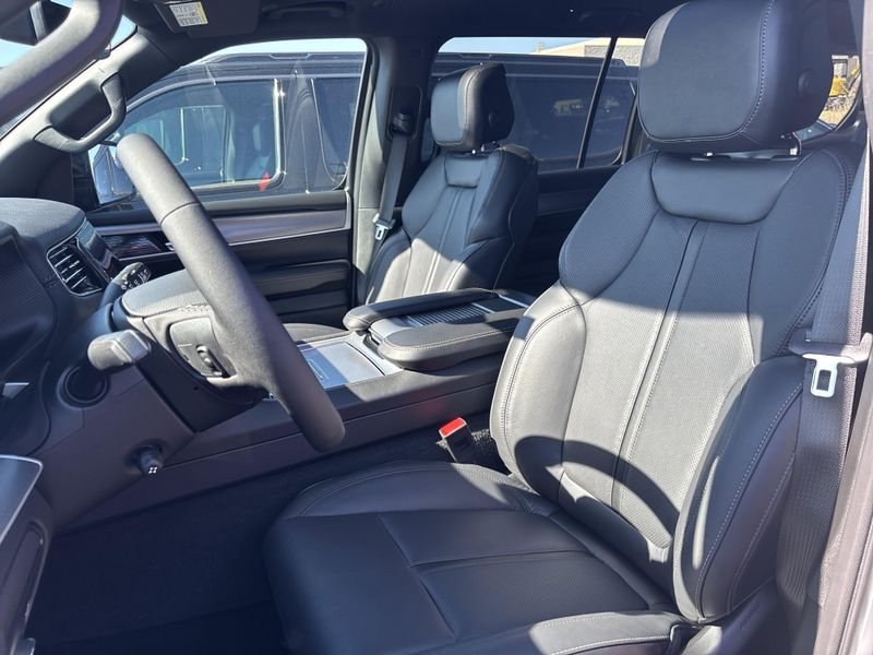 2026 Jeep Grand Wagoneer Limited Altitude 4x4Image 35