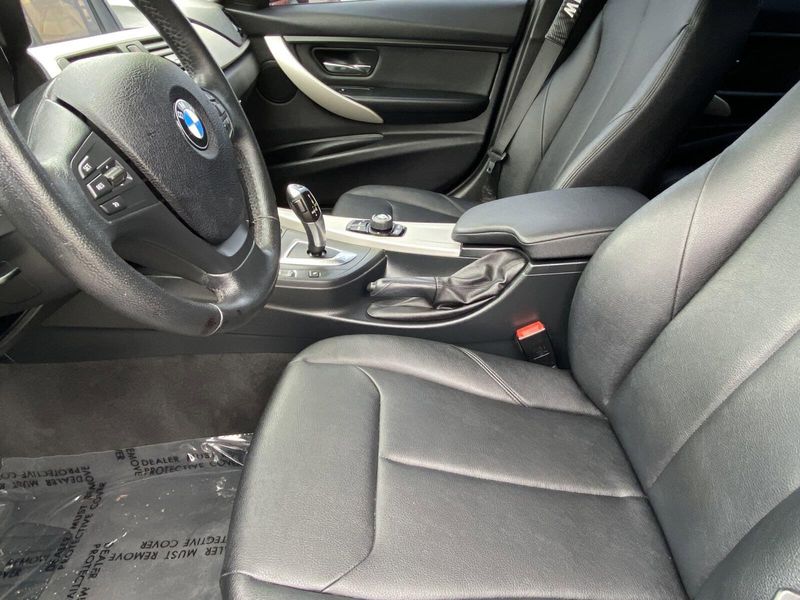 2015 BMW 3 Series 320iImage 17