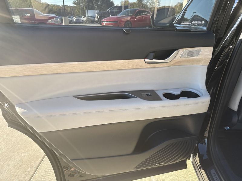Used 2023 Hyundai Palisade LimitedImage 21