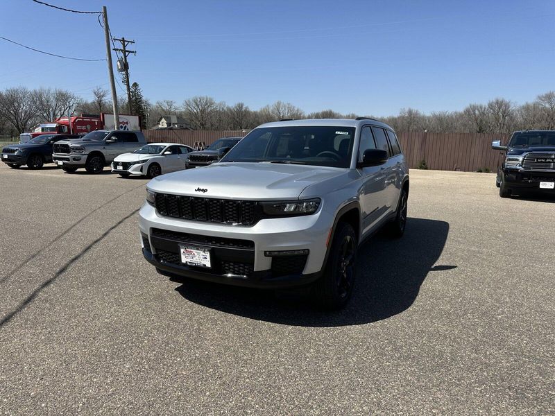 2024 Jeep Grand Cherokee L Limited 4x4Image 4