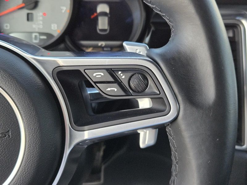 2016 Porsche Macan S photo 14