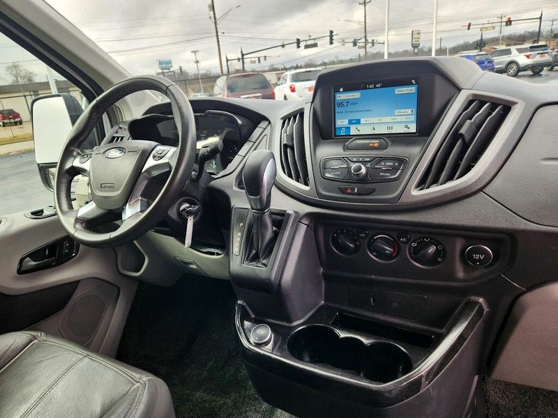 2019 Ford Transit-150 Image 26