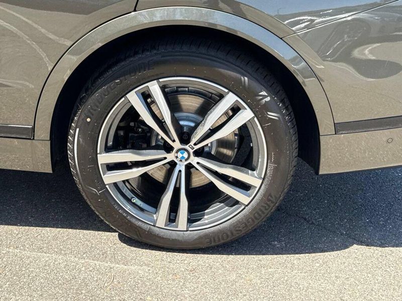 New 2027 BMW X7 xDrive40iImage 14