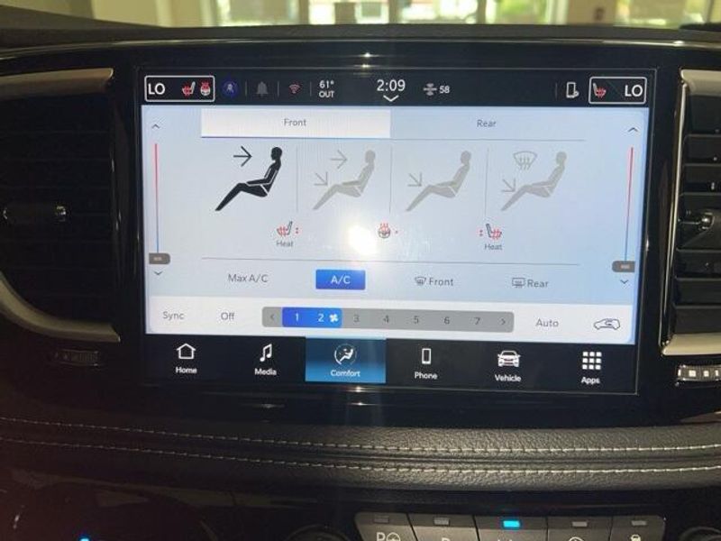 2025 Chrysler Pacifica SelectImage 24