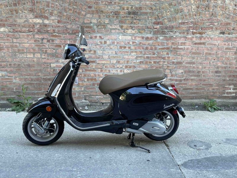 2023 Vespa Primavera 150Image 1