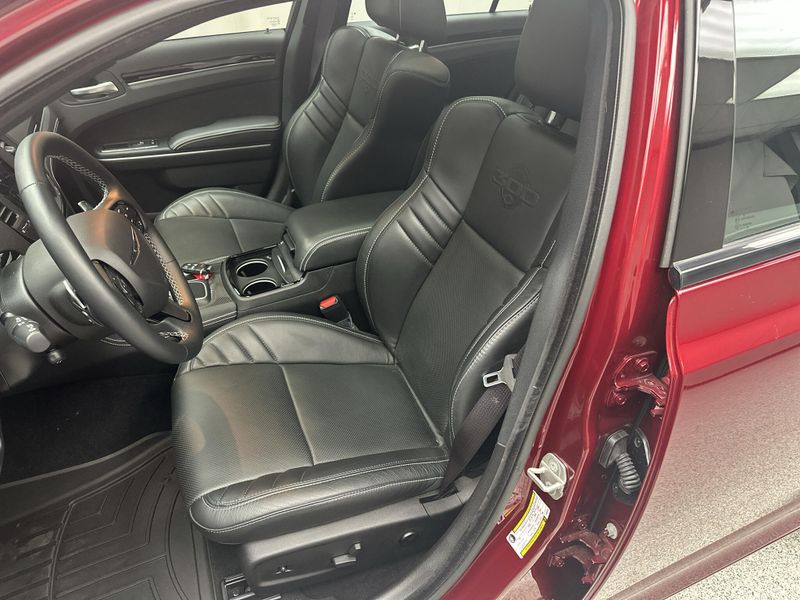 Used 2023 Chrysler 300C 300CImage 7