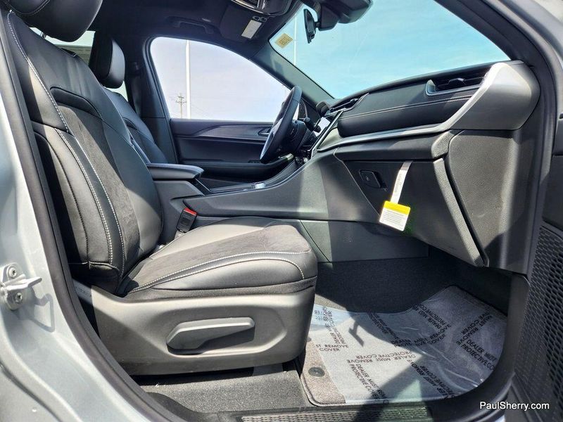 2025 Jeep Grand Cherokee L Altitude X 4x4Image 19