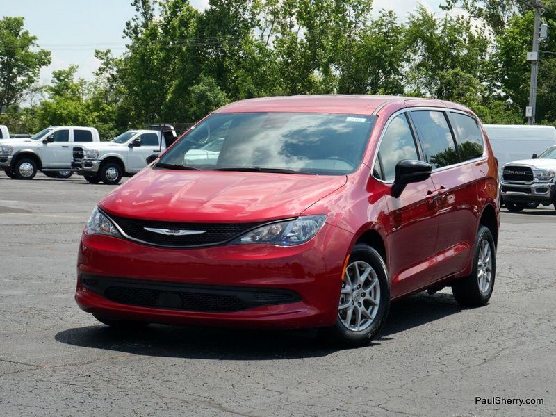 New 2025 Chrysler Voyager LXImage 26