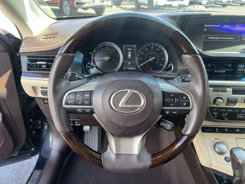 2017 Lexus ES 350Image 10