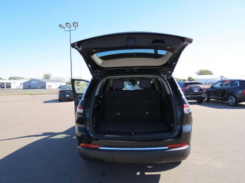 Used 2021 Jeep Grand Cherokee L Limited 4x4 4dr SUVImage 27