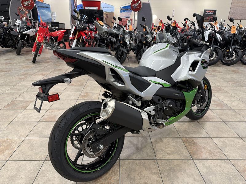 New 2024 Kawasaki NINJA 7 HYBRID ABS Image 17